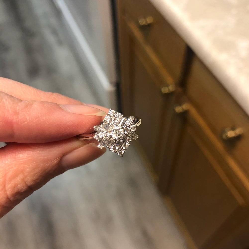 Women’s Diamond Ring - Picture 3 of 4